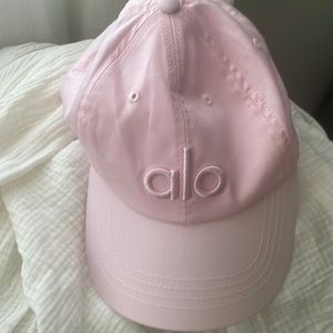 COPY - Alo yoga off-duty cap